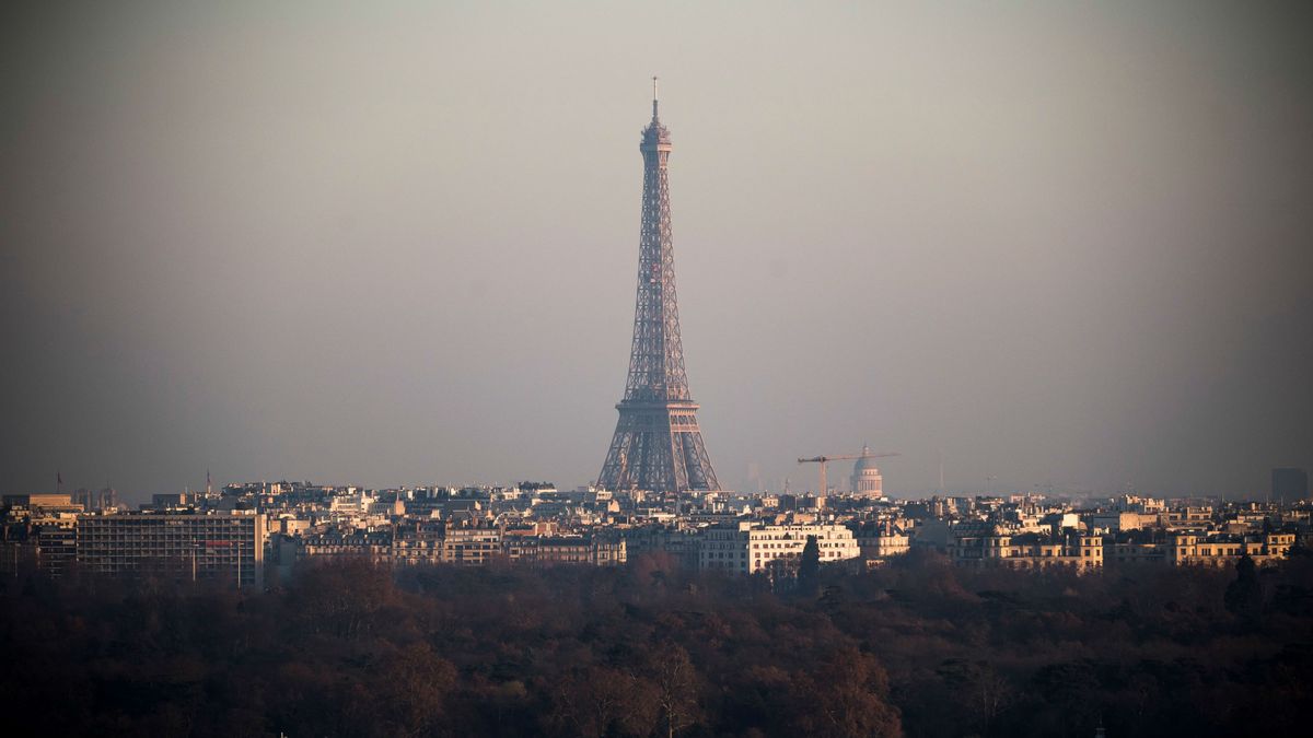 Paris makes all public transport free to tackle pollution | The Week