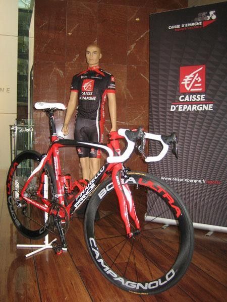 The 2008 team kit and bike for everyone to take a close look at
