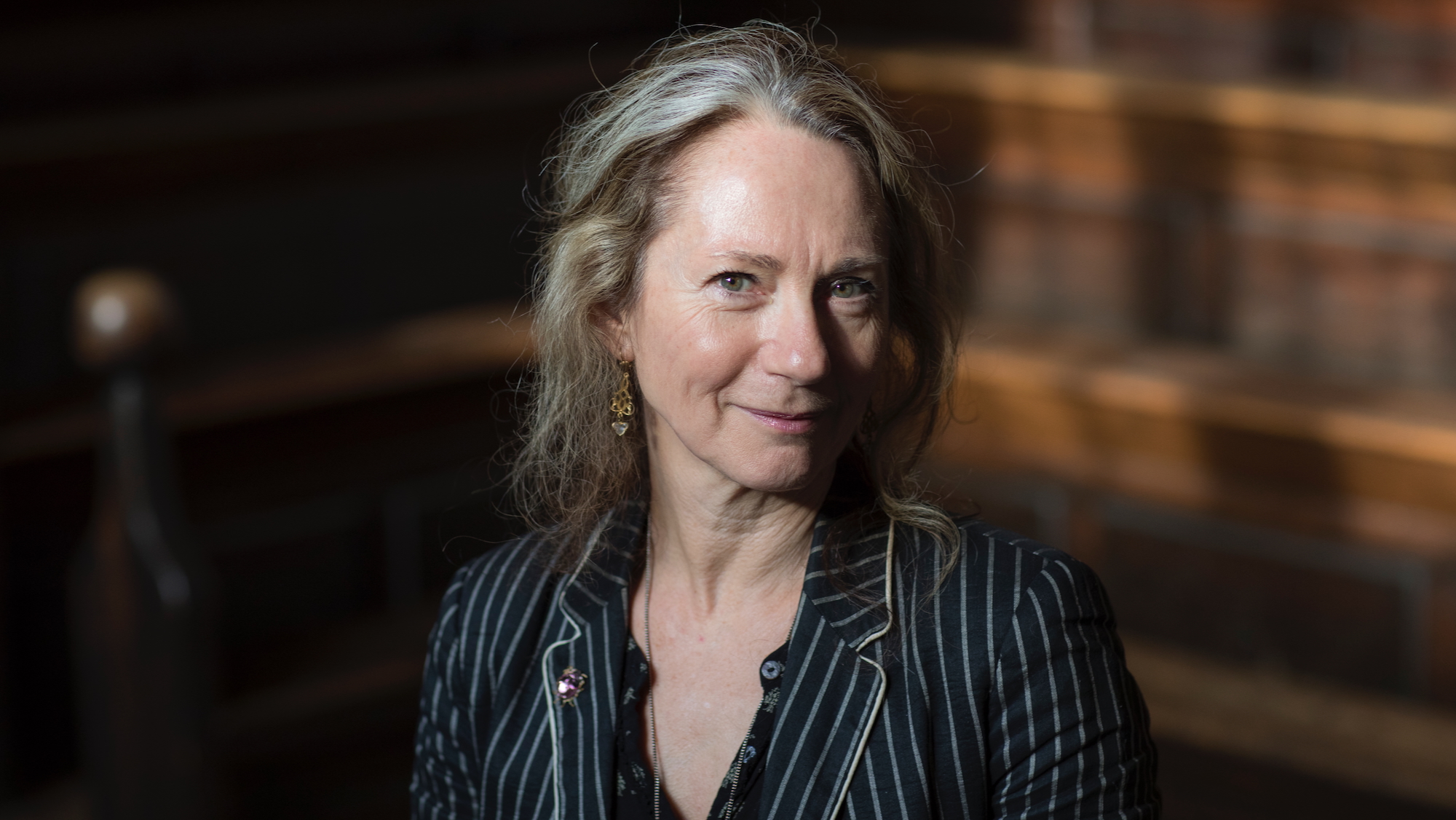 A headshot of novelist author Rachel Joyce in a library