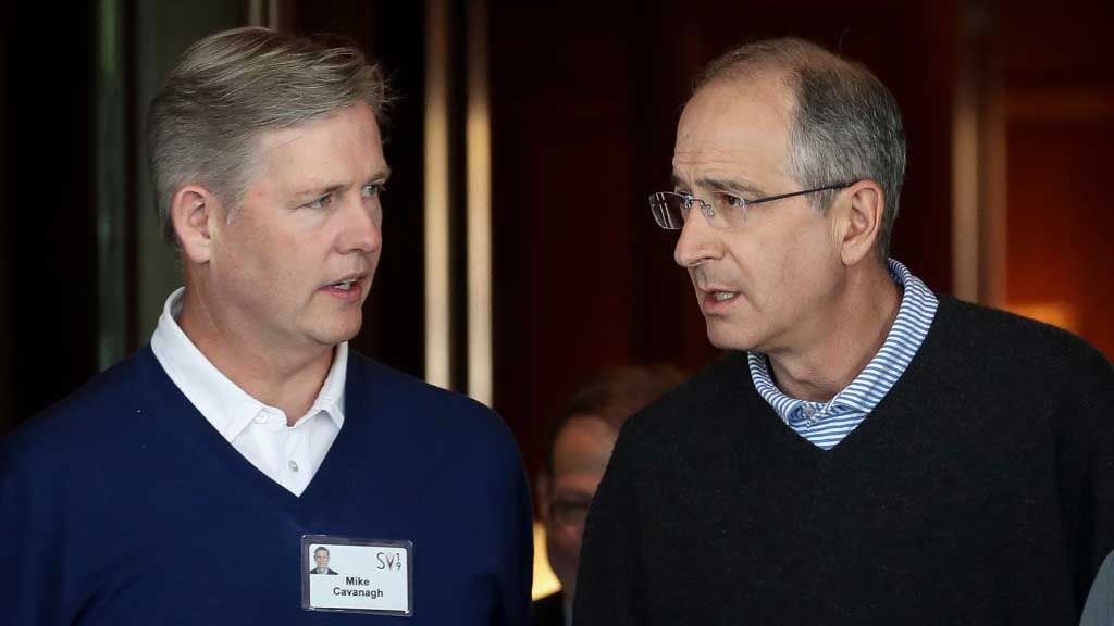 Comcast president Michael Cavanagh (l.) and chairman and CEO Brian Roberts 