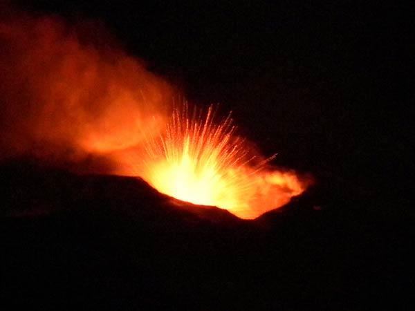mt-etna-eruption-jan12-110113-02