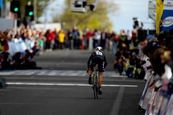 Melanie Villumsen (New Zealand) crosses the finish line.