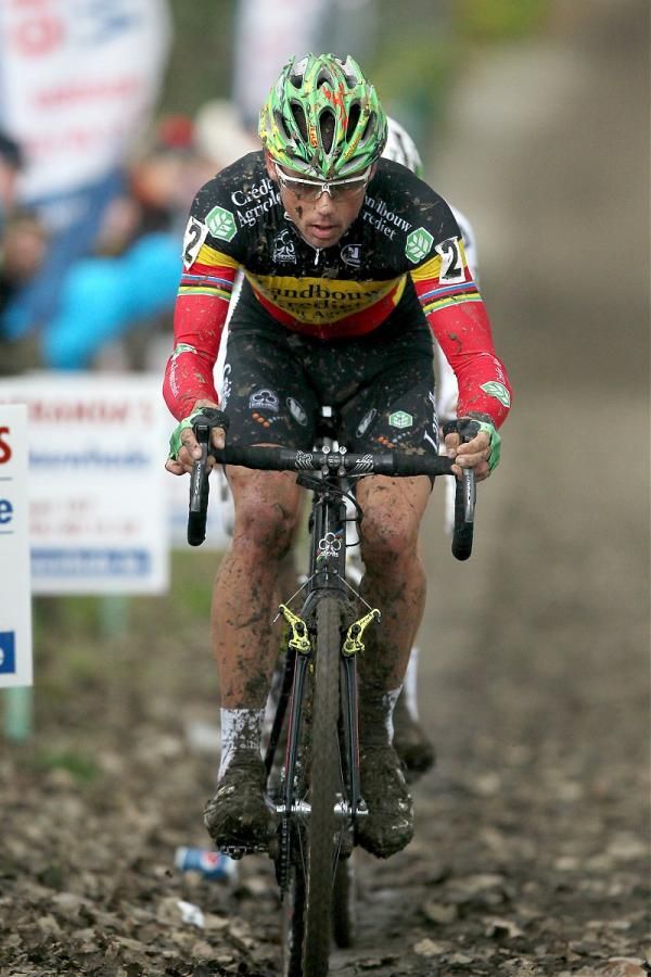 Belgian champion Sven Nys (Landbouwkrediet-Euphony) in the lead, shadowed by Niels Albert (BKCP-Powerplus)