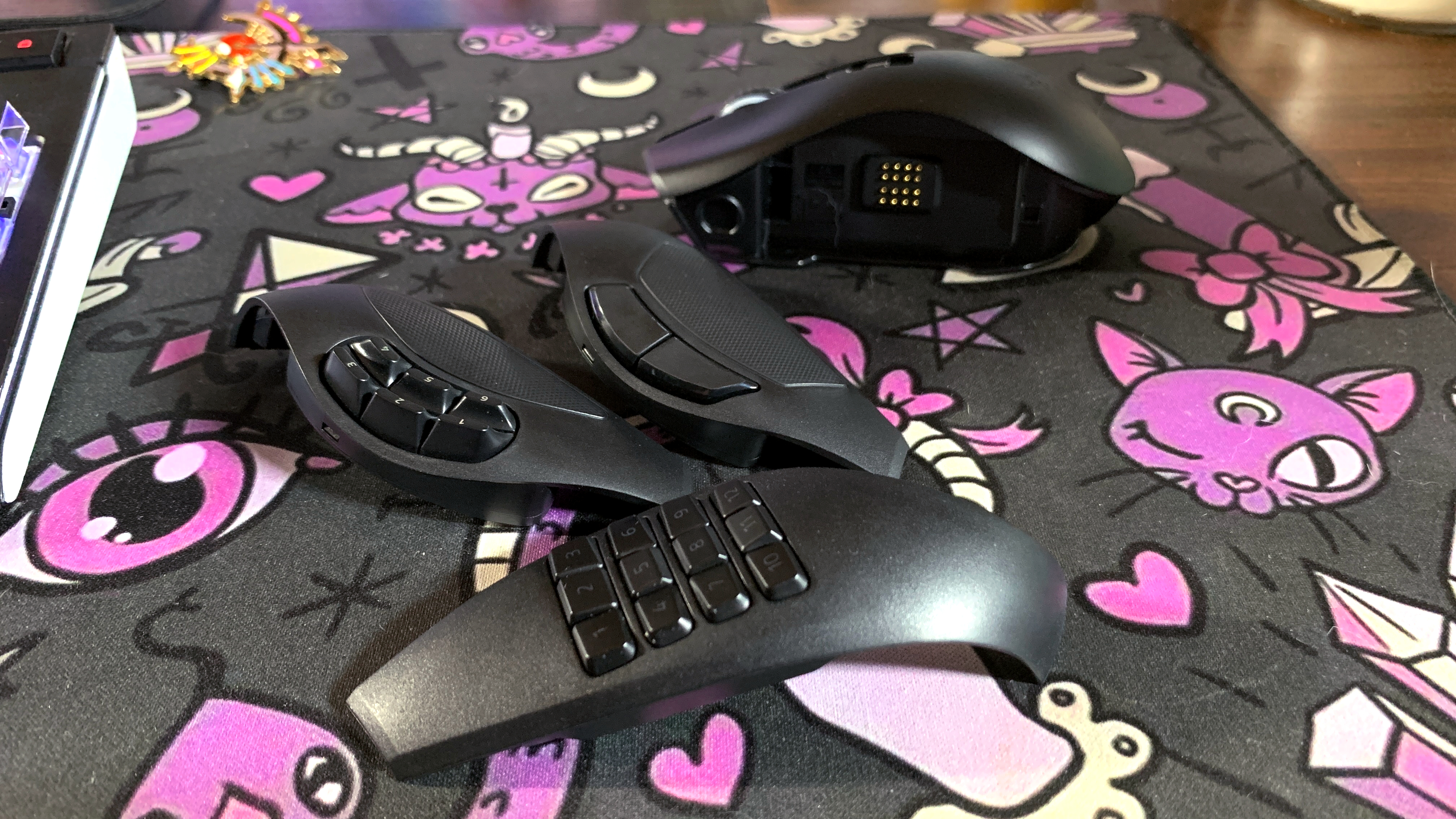 Razer Naga Pro Wireless in a gaming setup