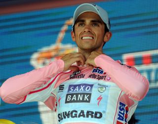 Alberto Contador on podium, Giro d'Italia 2011, stage nine