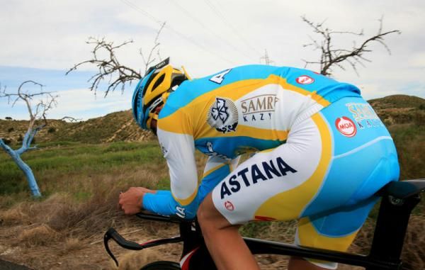 Alberto Contador gets his head down in time trial training