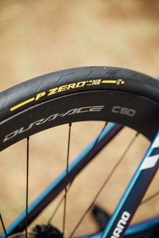 A blue Canyon Aeroad CFR with Pirelli tyres at the Tour down Under