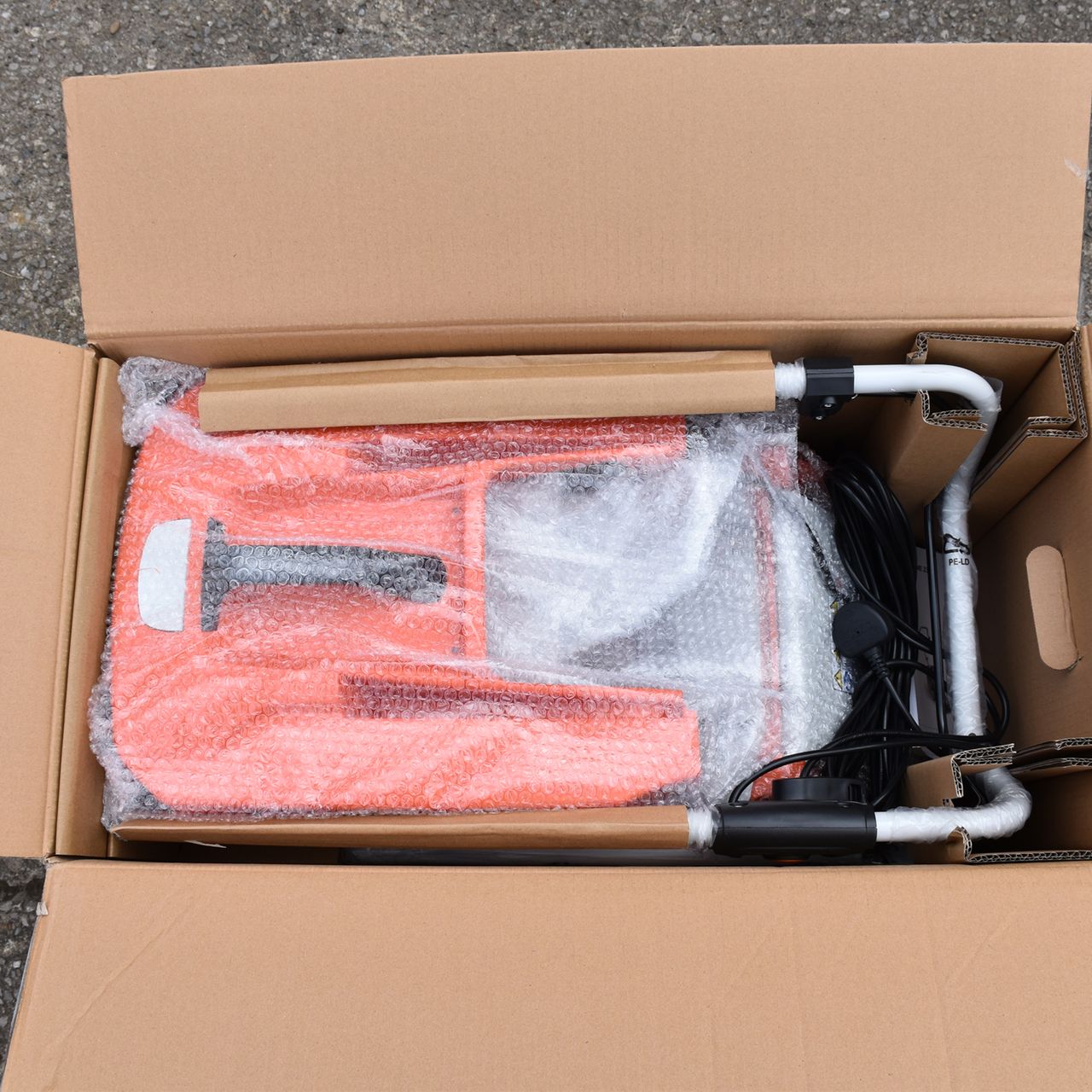 Testing the Stihl RME 235 Electric Lawn Mower at home