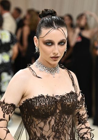 Emma Chamberlain di karpet merah Met Gala