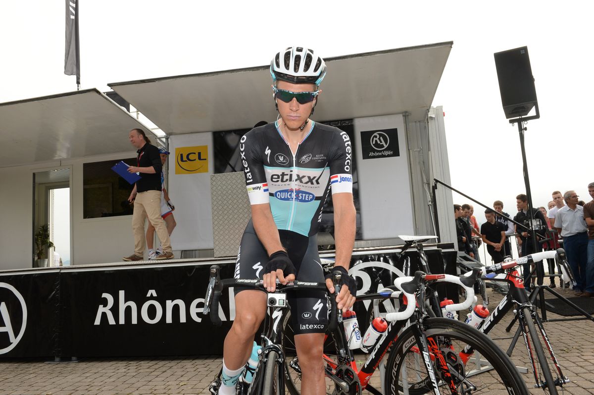 Niki Terpstra (Etixx-QuickStep) shortly after signing on