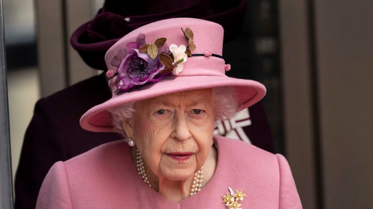 Queen overheard calling world leaders &#039;irritating&#039; in private chat 