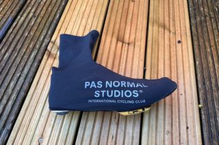 Pas Normal Studios Logo Light overshoes