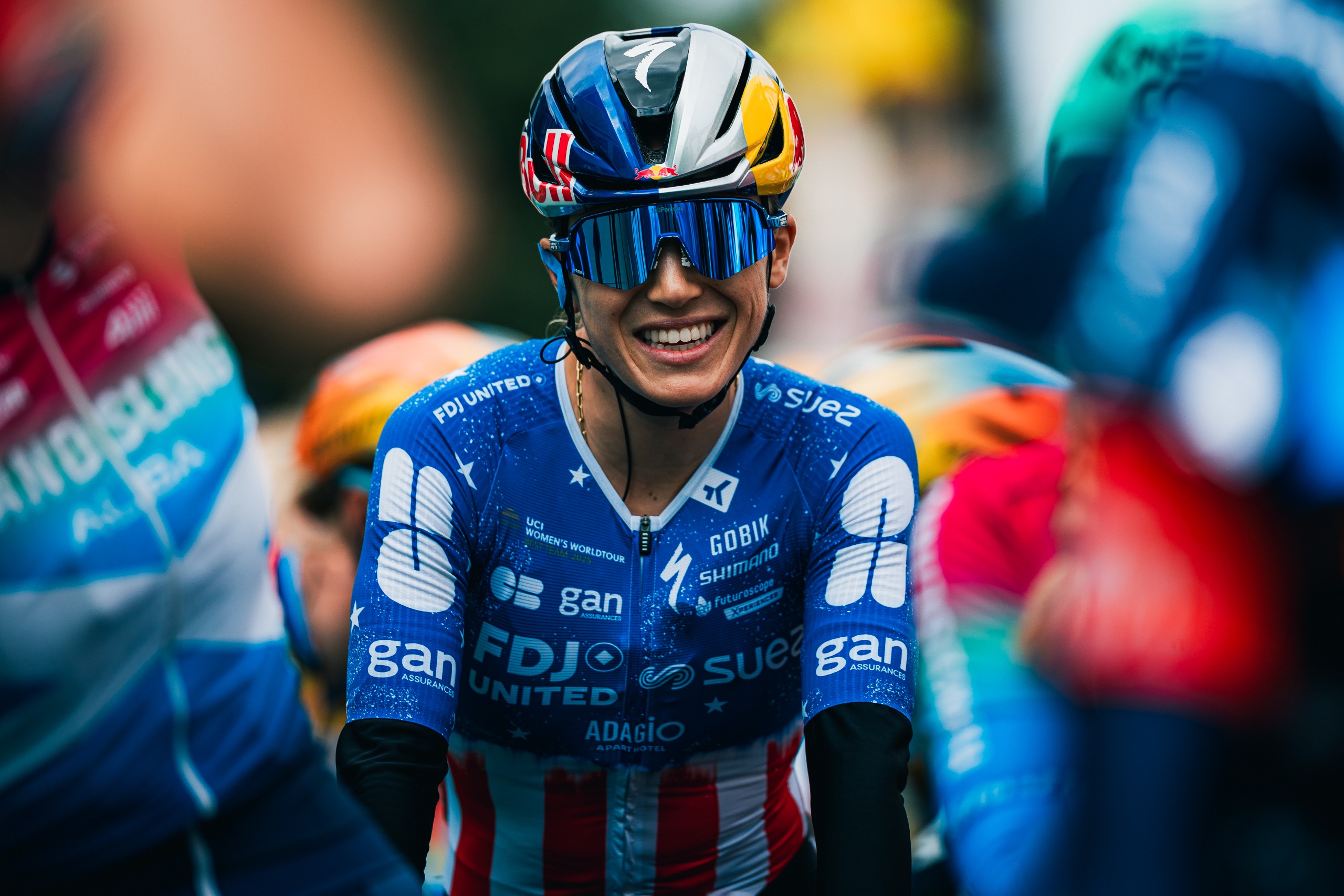 Kate Courtney smiling ahead of Tour of Britain Women stage 1.