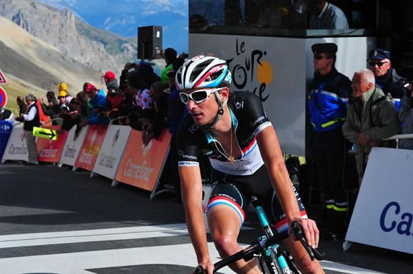 Frank Schleck (Leopard Trek) rolls in