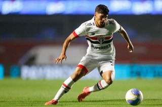 William Gomes of Sao Paulo controls the ball during a match between Sao Paulo and Vitoria as part of Brasileirao Series A 2024 at MorumBIS on August 25, 2024 in Sao Paulo, Brazil.