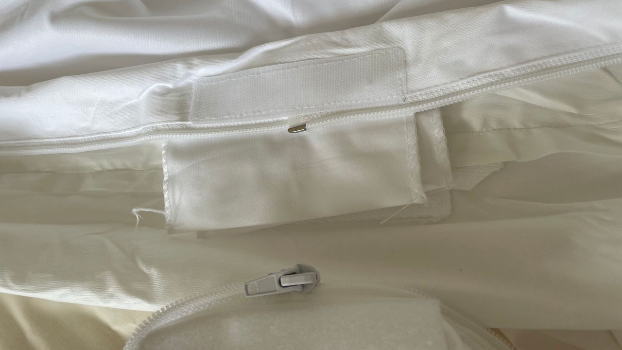 Soak &amp; Sleep Anti-Bed Bug Mattress Encasement zip end