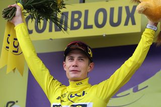 Jumbo-Visma's Danish rider Jonas Vingegaard celebrates on the podium with the overall leader's yellow jersey after the 16th stage of the 110th edition of the Tour de France cycling race, 22 km individual time trial between Passy and Combloux, in the French Alps, on July 18, 2023. (Photo by Thomas SAMSON / AFP)