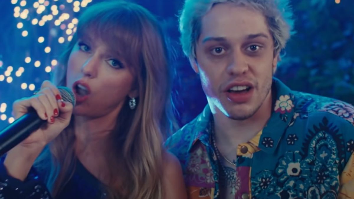 Taylor Swift and Pete Davidson on Saturday Night Live&#039;s &quot;Three Sad Virgins.&quot;