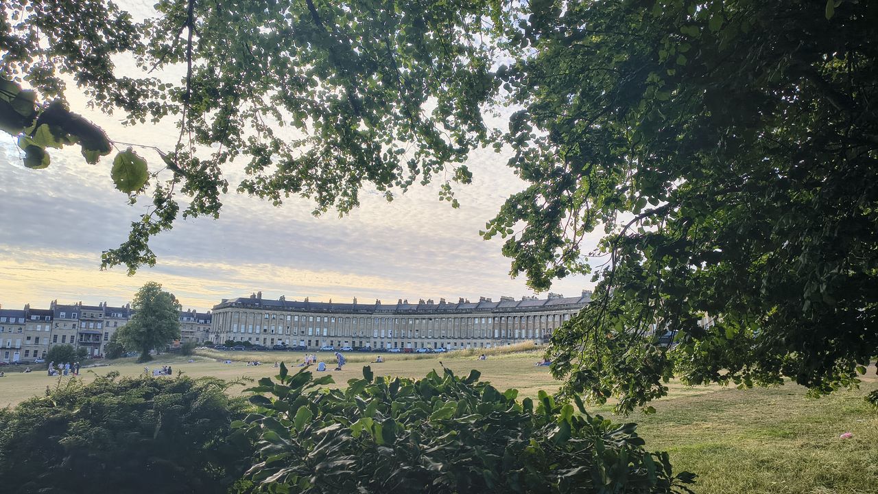 Photo of the Royal Crescent, Bath, taken on the Motorola Edge 60 Fusion