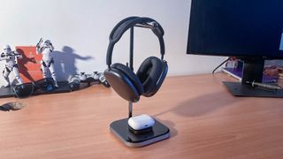 Satechi 2-in-1 Headphone Stand with Wireless Charger