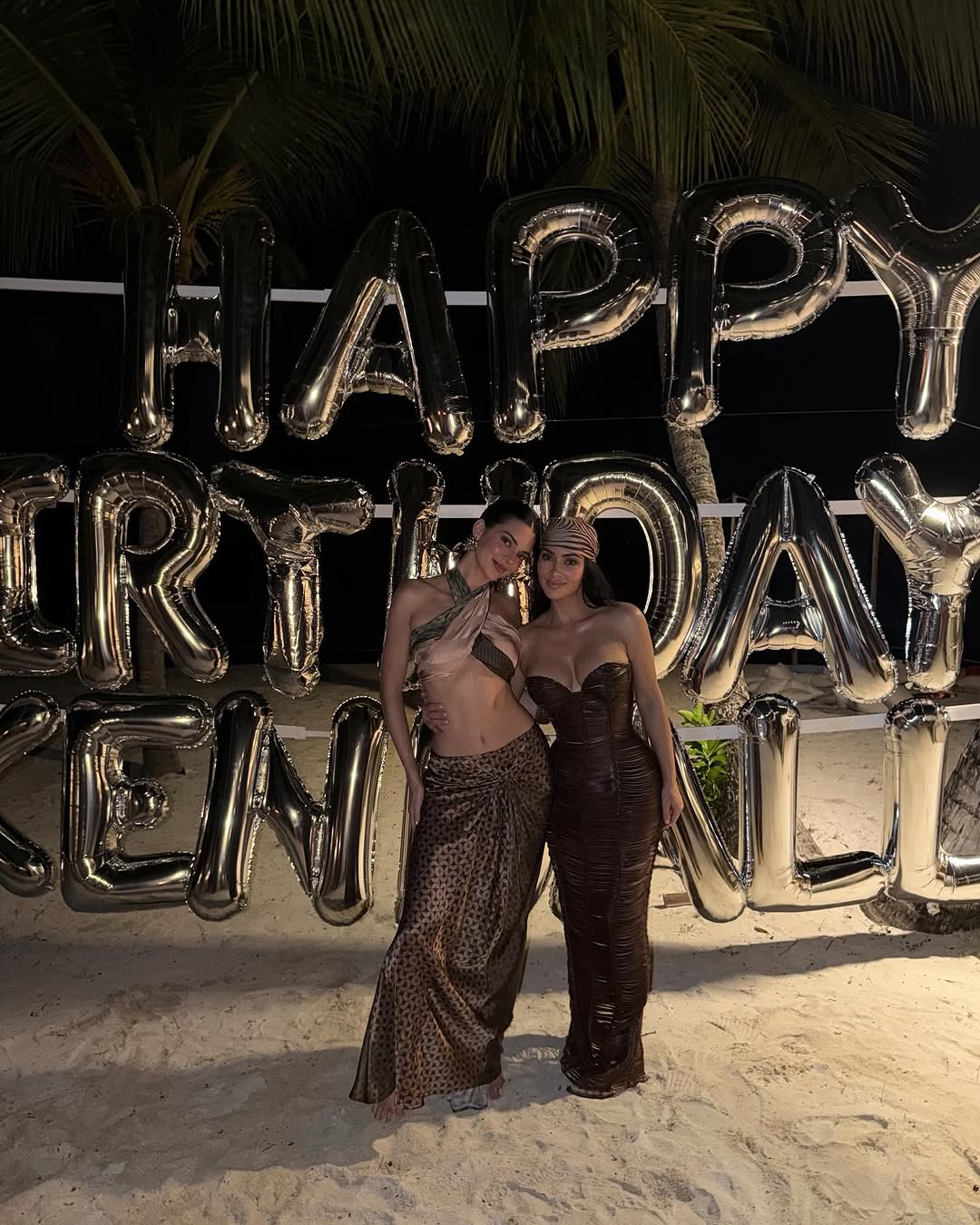 Kim Kardashian celebrated Kendall Jenner&#039;s 30th birthday in a skintight strapless dress