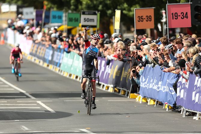Jarrad Drizners (Hagens Berman Axeon) out-sprinted Sebastian Berwick (St George Continental Cycling Team) to take the U23 men's title