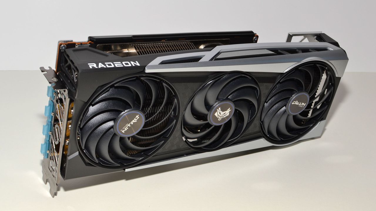 Sapphire Radeon RX 6800 XT Nitro+ photos