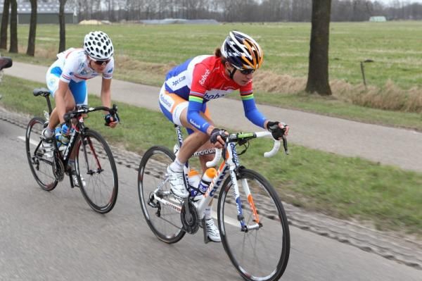 Dutch and British Champions together - Vos and Armitstead, chasing Bastianelli