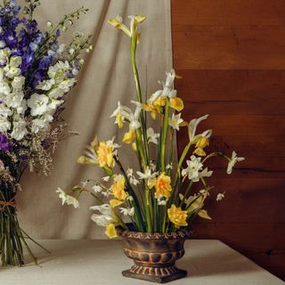 A minimalist flower arrangements from daffodils