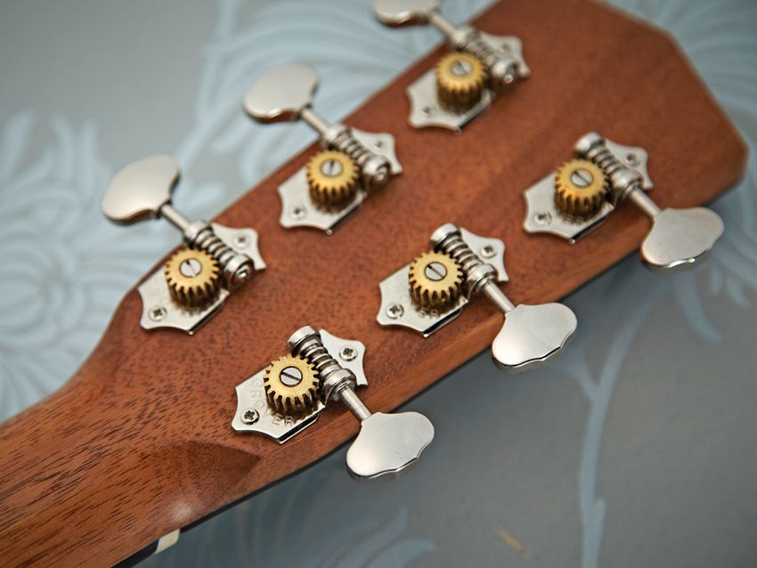 Nickel-plated Grover Sta-Tite tuners add refinement to the vintage vibe.