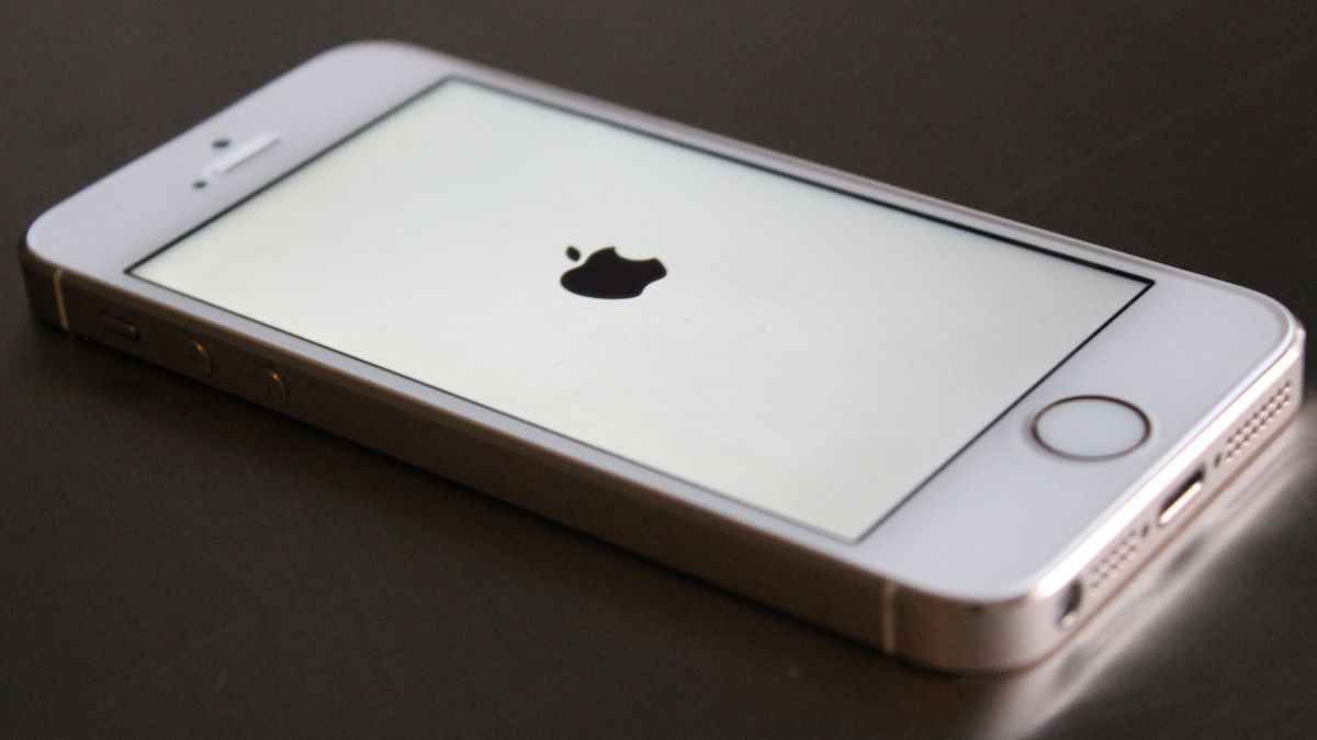 iPhone 'white screen of death' expected to be fixed in iOS 7 update