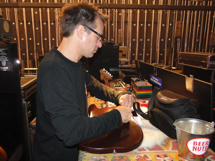 Francis prepares to replace a battery in Gibbons' Silvertone 'Howlin' Wolf' guitar