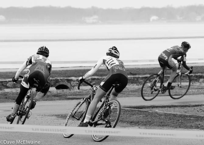 Elite Women racing mid-pack along the ocean