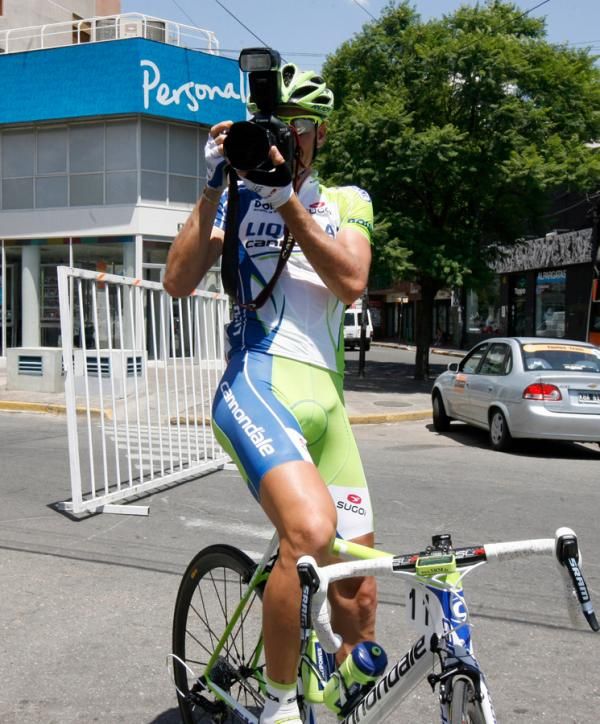 Vincenzo Nibali shows off his skills with a camera.