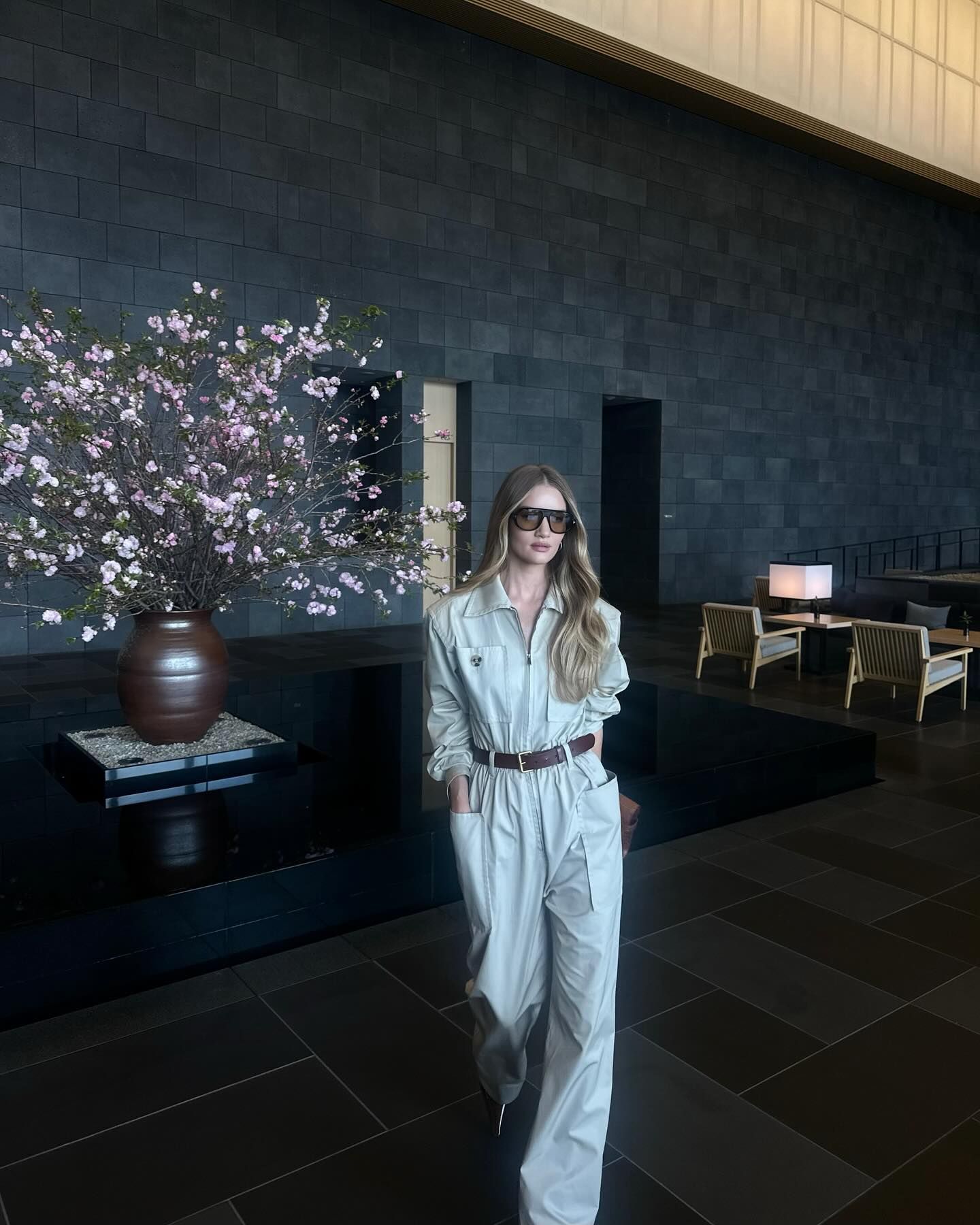 Rosie Huntington-Whiteley wears a baggy jumpsuit.