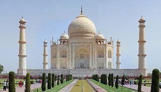 Famous buildings: Taj Mahal in Agra