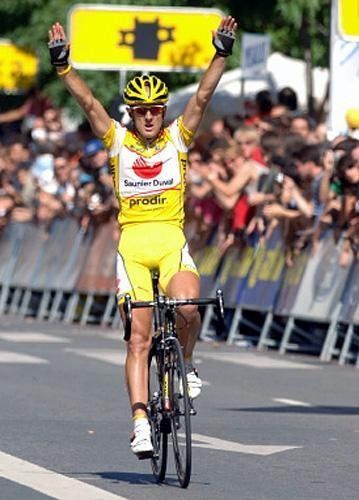 Constantino Zaballa (Saunier Duval) wins the 25th Clasica San Sebastian