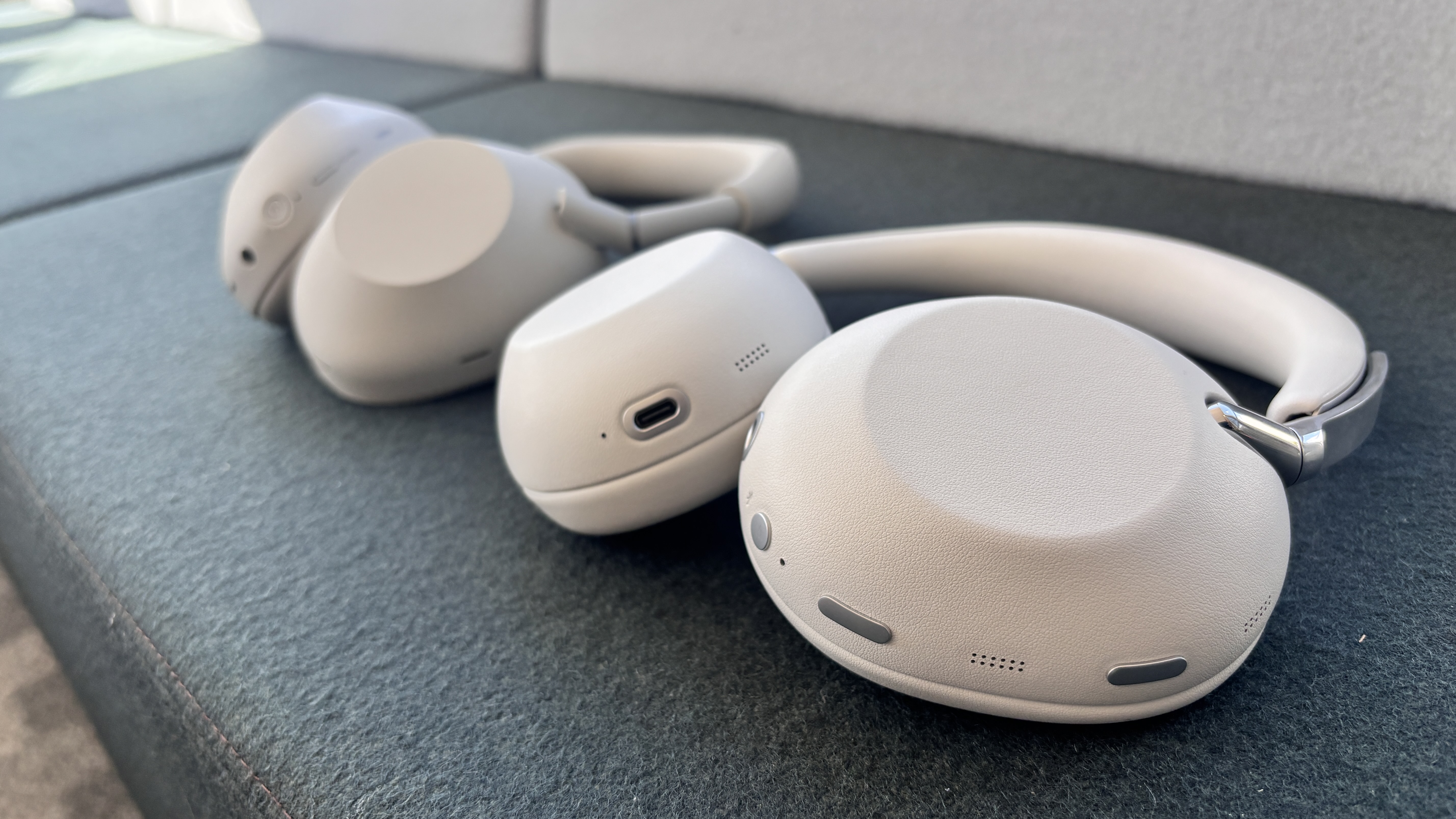 Sony WH-1000XM6 vs Sony 1000X The Collexion wireless headphones side by side