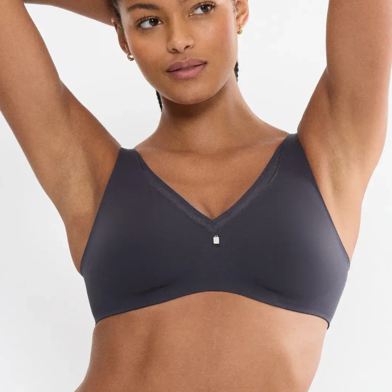 Model wearing Triumph true sensation minimiser bra in grey