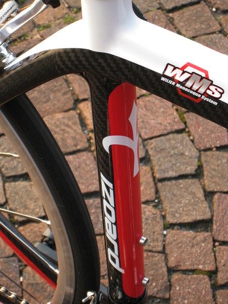 The top tube flows nicely into the seat stays (as is seemingly the current fashion).