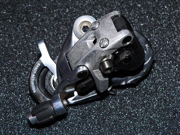 The Red rear derailleur will incorporate a host of exotic materials, including a titanium spring, magnesium outer link, a carbon fiber inner link, full carbon fiber pulley cage, and ceramic bearing-equipped pulleys.