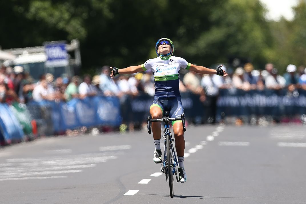 Lizzie Williams (Orica-AIS) win at the Bay Crits