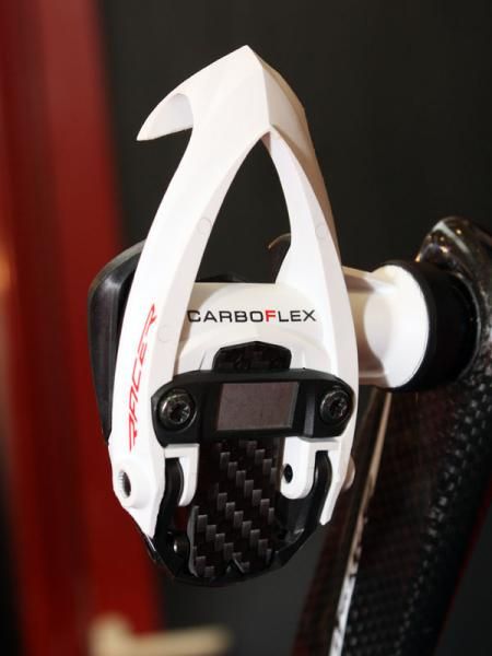 The new Time iClic pedal design trades in the usual coil spring for a lighter carbon fiber 'blade'.