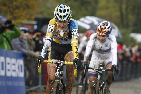Nikki Harris (Telenet-Fidea) won the sprint for third