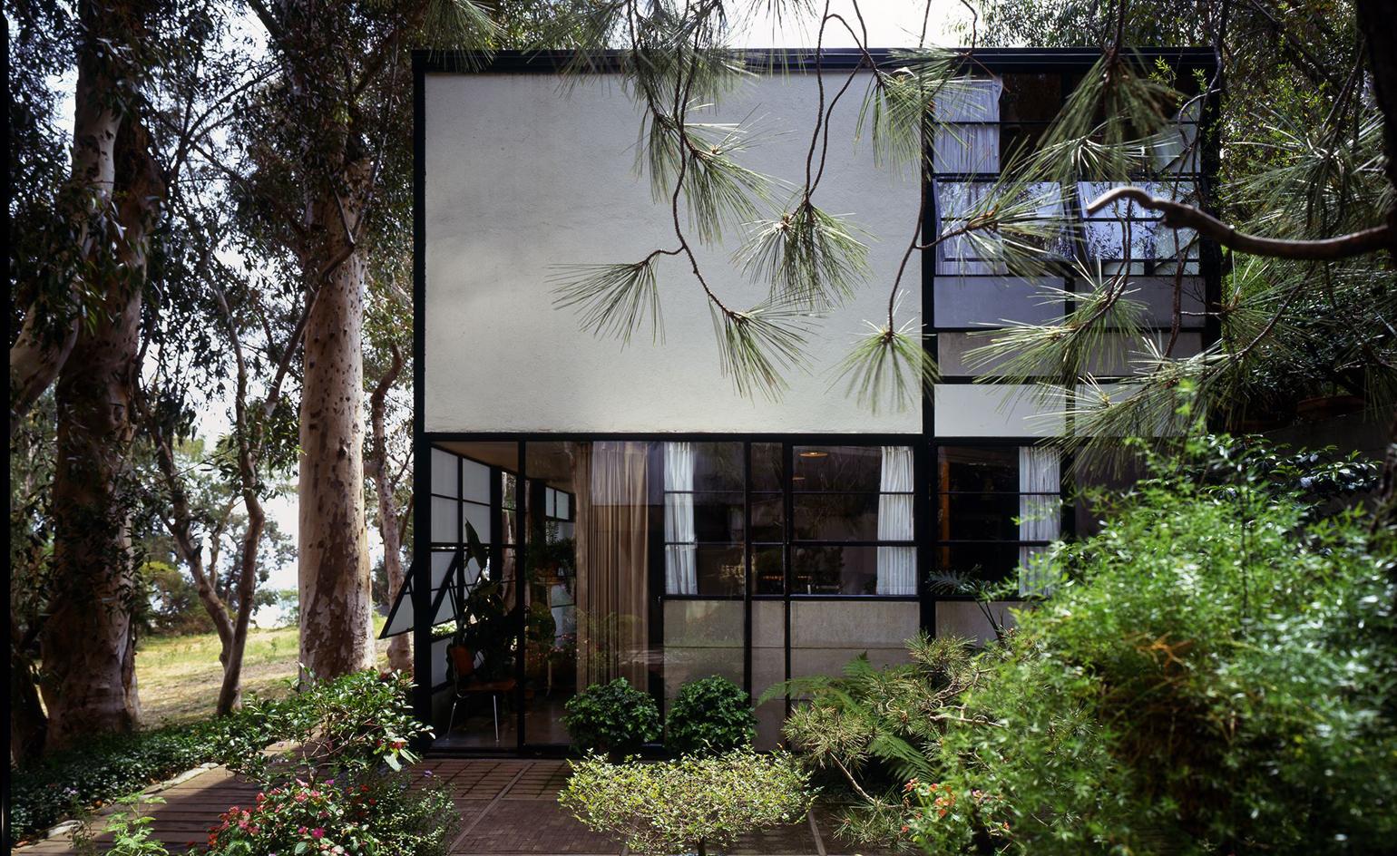 The house's courtyard.