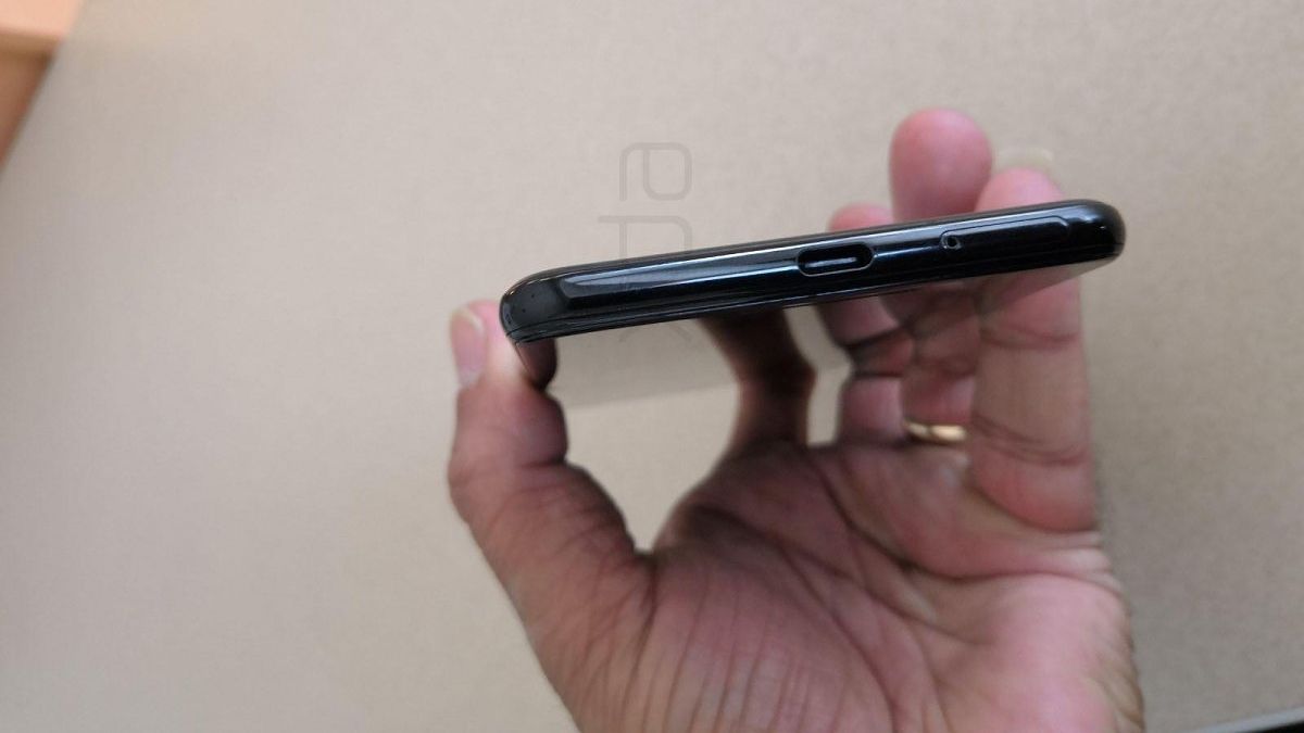 Det finns en USB-C-port p&aring; undersidan. K&auml;lla: KDA Developers / meraz9000
