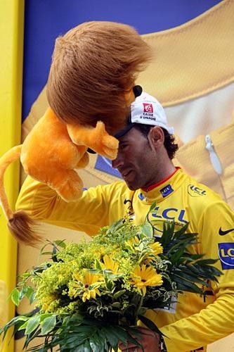 It wouldn't be a Tour podium without the customary lion for the winner.