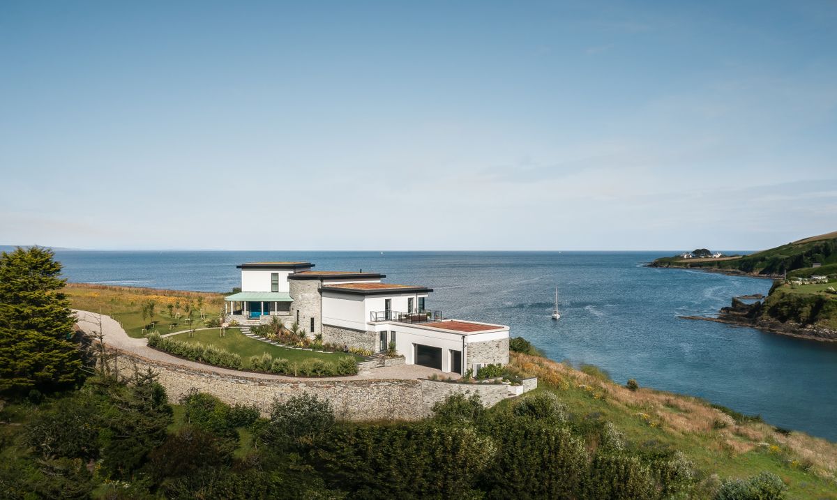 Une maison de bord de mer Art déco qui allie savamment le glamour des années 1920 avec le style cottage confortable des Cornouailles