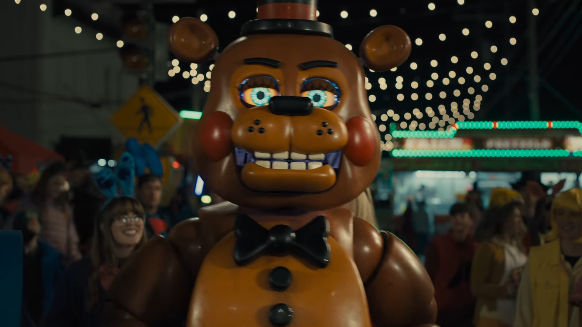 Killer animatronic Freddy Fazbear stalks the streets in Five Night&#039;s at Freddy&#039;s 2