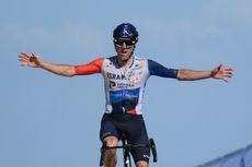 Michael Woods wins atop Puy de Dôme on stage 9 of the Tour de France 2023